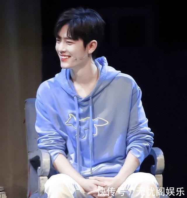 开玩笑|粉丝们开玩笑说肖战的脸太适合大屏幕