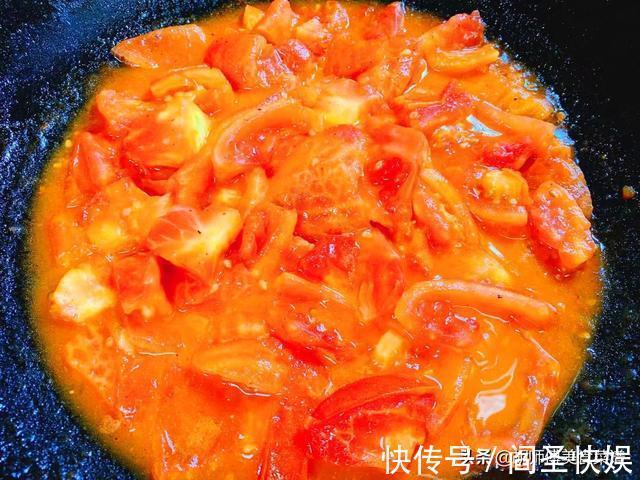 鸡蛋汤|煮西红柿汤时,直接加水煮是错误的!多加这1步,汤更浓,特好喝