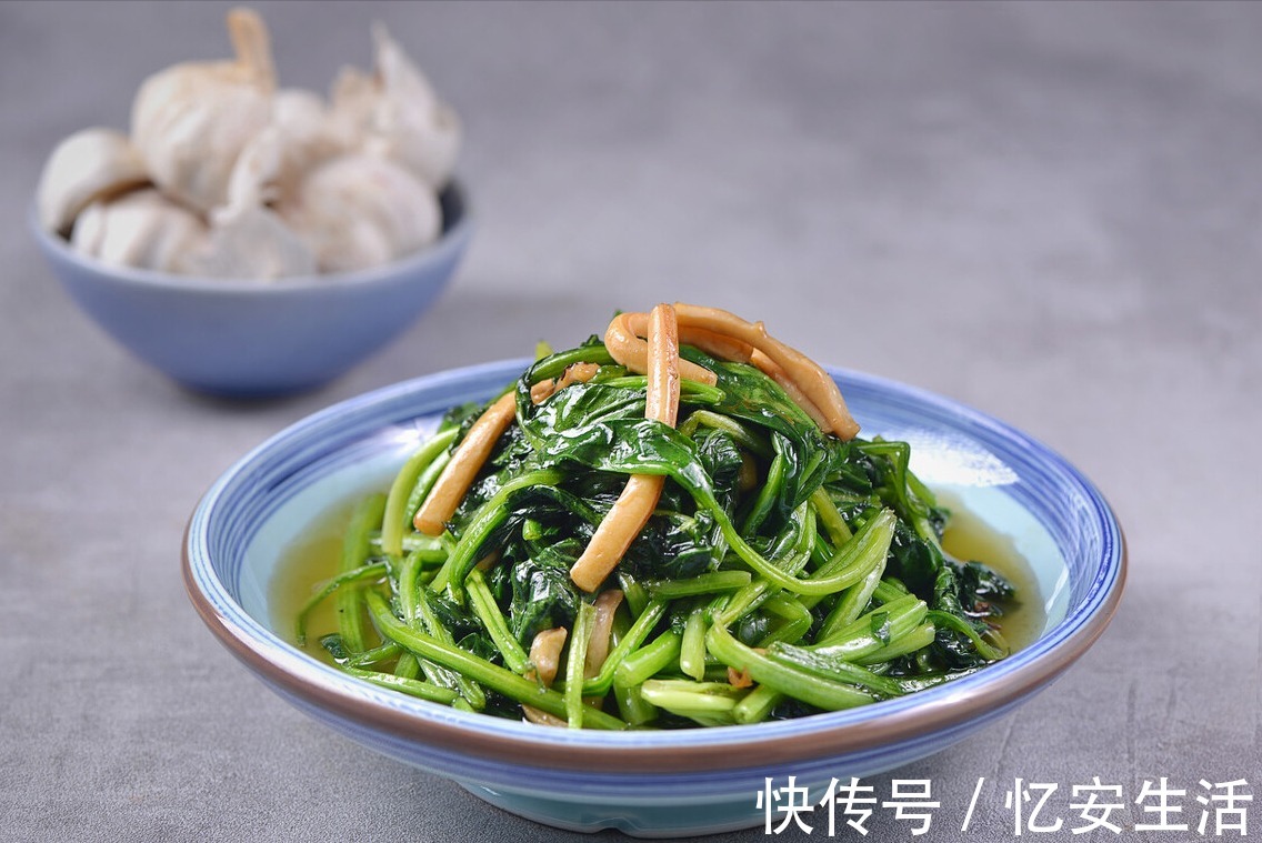 蒜蓉茼蒿|夏天多吃此菜，钙含量比牛奶高，气味清香，清热解暑，营养又好吃