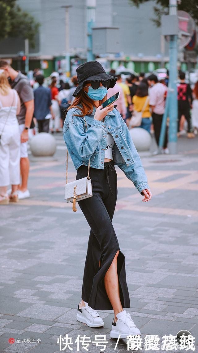 街拍学习穿衣搭配的技巧，用好看的服装来装扮自己