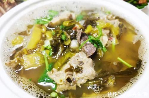 去朋友家吃饭，他媳妇随意做了8道菜，走时心想：下次不能再来了