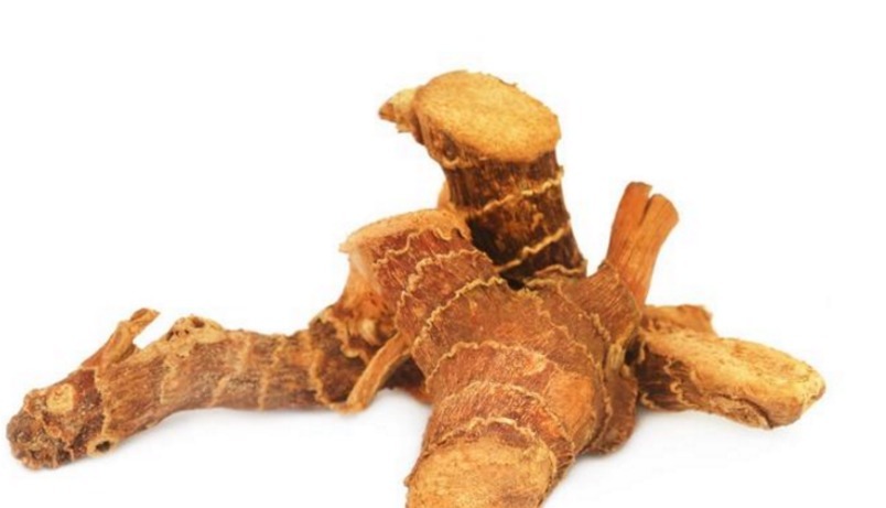 排石|肾结石疼痛难忍!农村水里的一种野草,煮水喝一周排石利尿