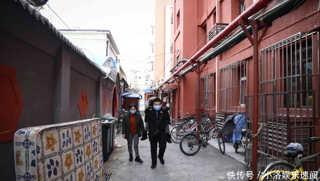 医生|女孩喊肚子疼,爸爸带她检查后崩溃,医生从她肚中取出“怪物”