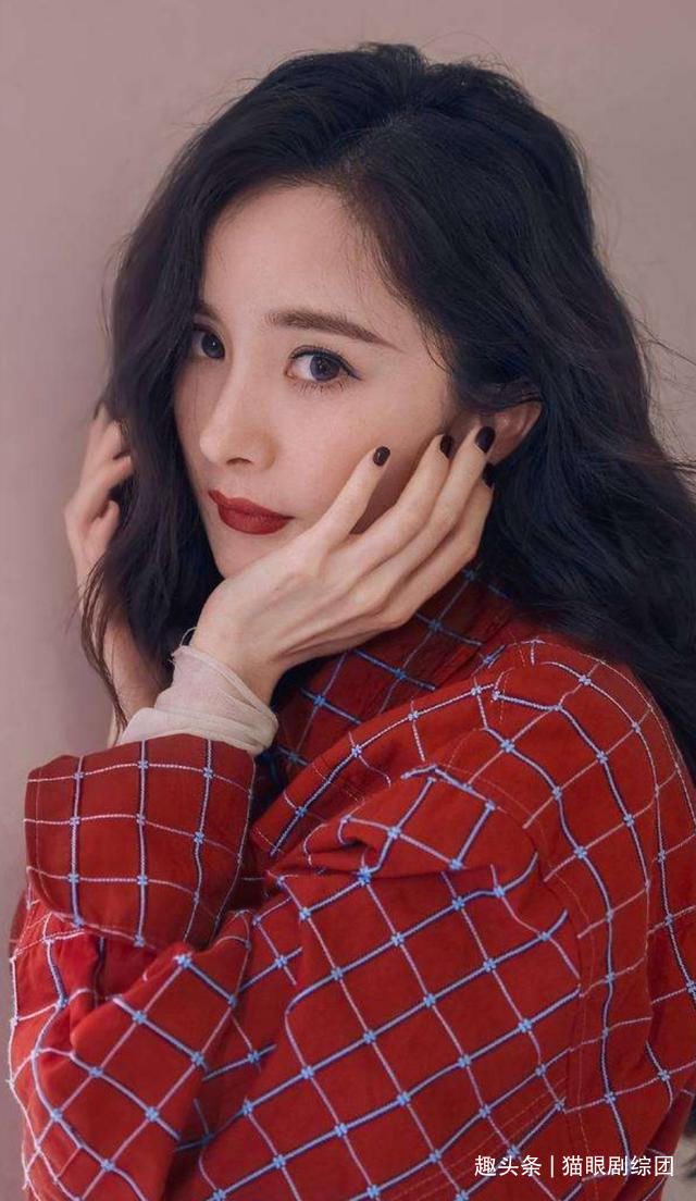 杨幂录节目被选手直呼“照骗”,本人回怼却吃瘪?再现苦笑表情包