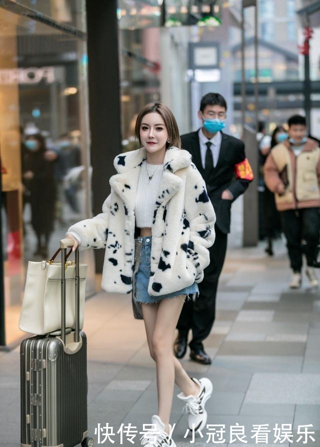 今年冬天的保暖穿搭,少不了一件摇粒绒外套,轻轻松松时髦加倍