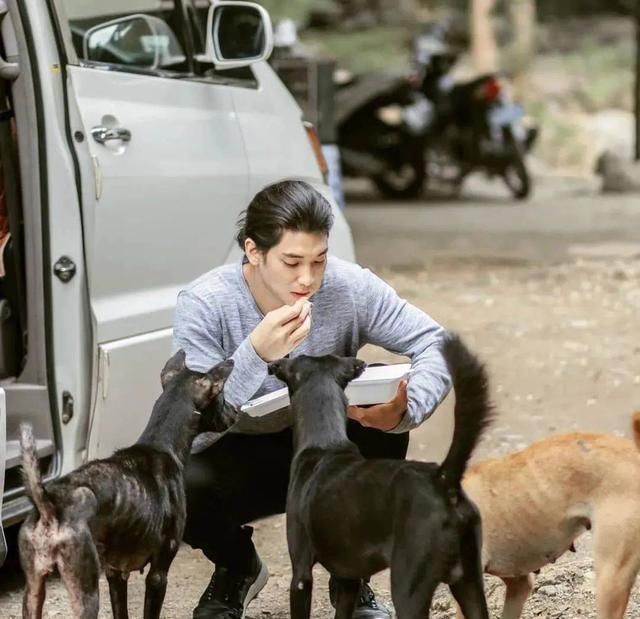 自律|“帅和尚”露大肌肉迷倒无数妹子，网友：和尚界的王力宏