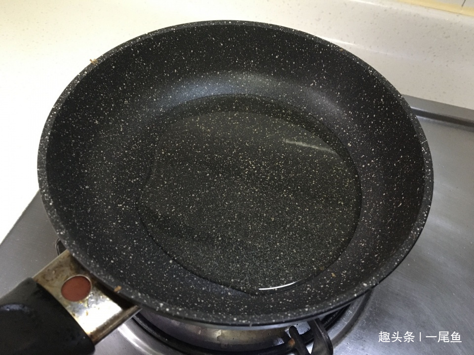 三月宁可不吃肉也要吃此菜，二块钱一斤，十分钟上桌，脆嫩多汁