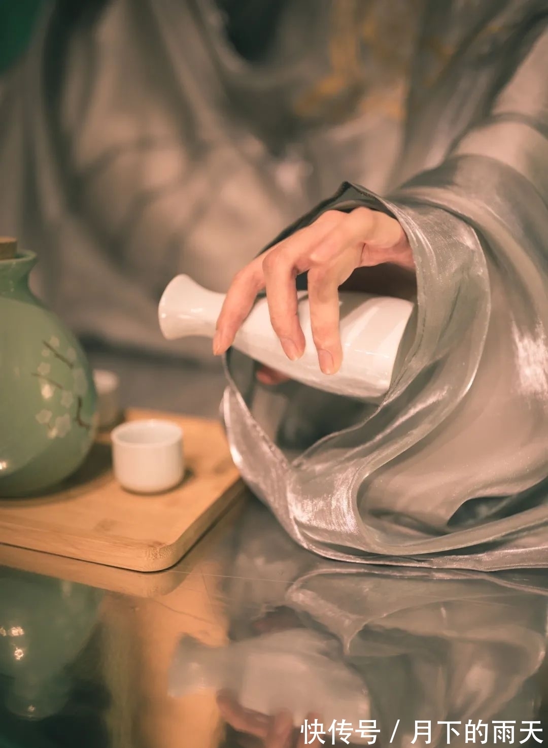 这首诗|李清照最“懒”的诗,一个“花”重复17次,却写尽了一生,绝了!