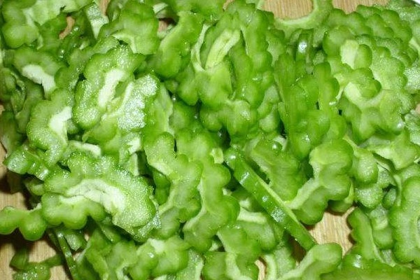 苦瓜|夏天吃苦瓜,胜过十副药!吃苦瓜有3个好处,为了家人健康了解下