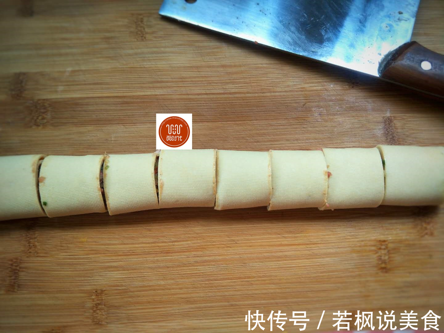 秋天,这菜我家隔三岔五就做一次,简单蒸一蒸,鲜香软糯又营养!