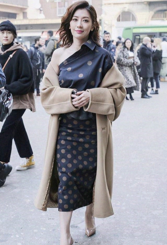 驼色大衣才没有过时,内搭选对了,照样可以美的很高级