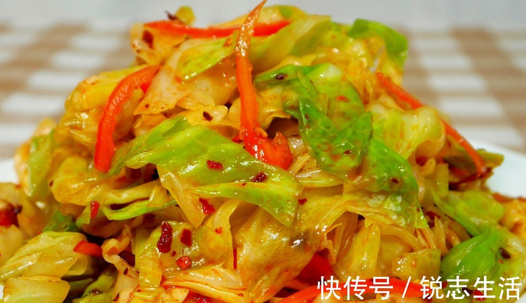 胡萝卜丝|天气炎热给家人做这道凉拌菜,富含天然叶酸多种维生素,营养爽口