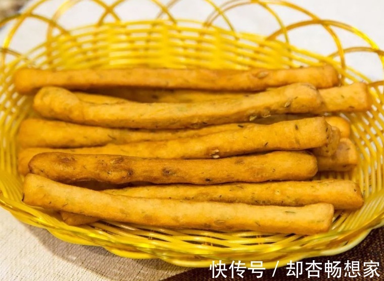 油条|饭店里的茴香小油条,在家也能做,简单易做,外酥里嫩,一学就会