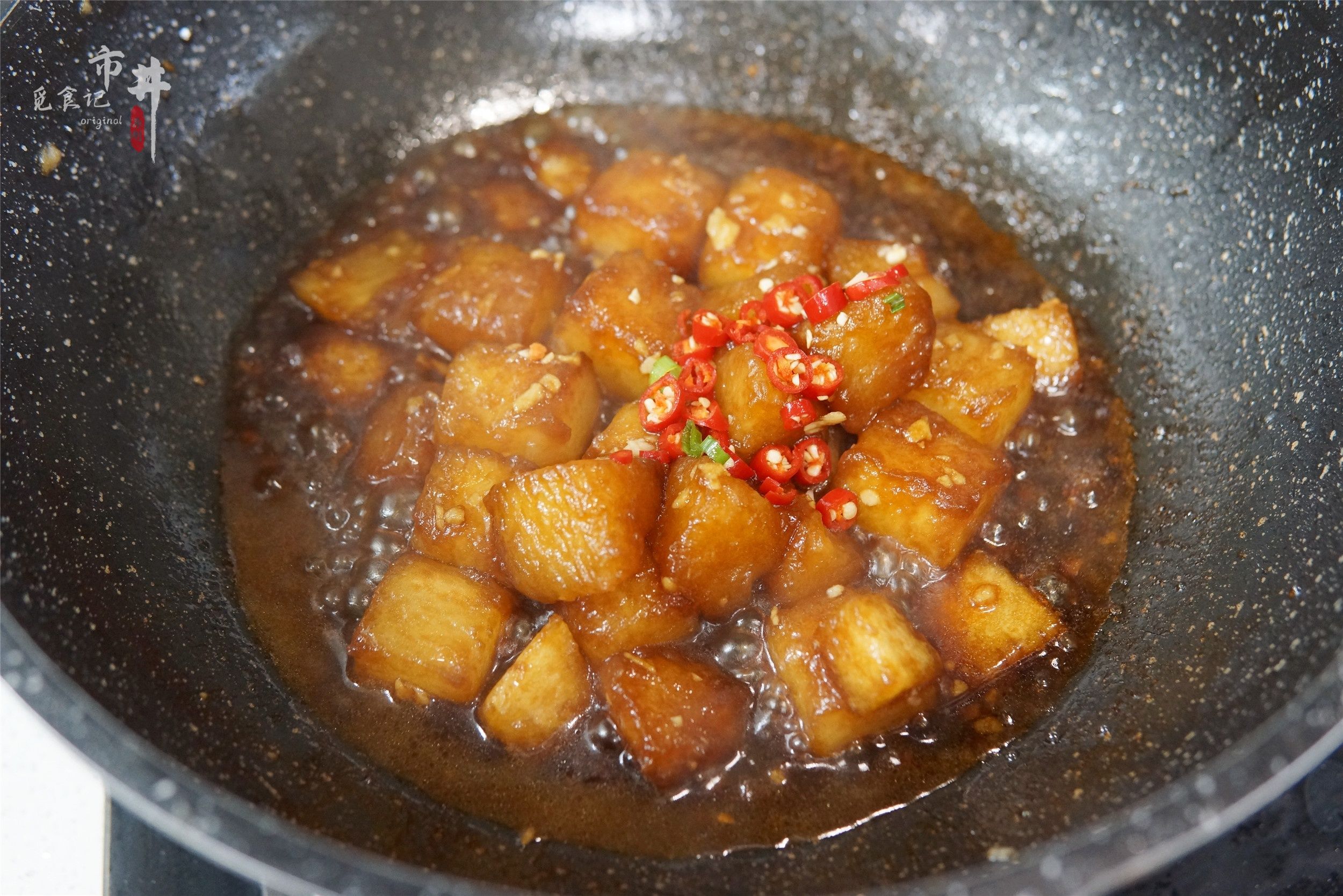 红烧冬瓜|学会冬瓜这样吃，一顿能干两碗饭，不放肉也很香，上桌汤汁都不剩