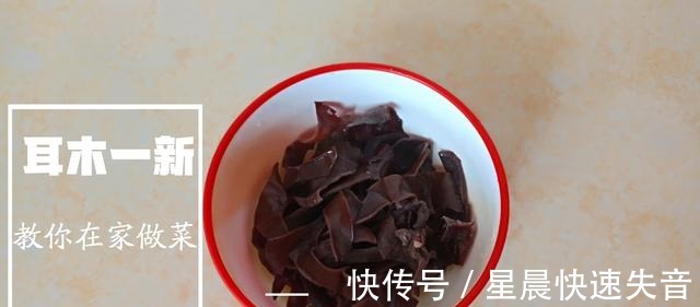 西红柿|木耳炒腐竹,香辣可口非常的下饭,看着太有食欲了!