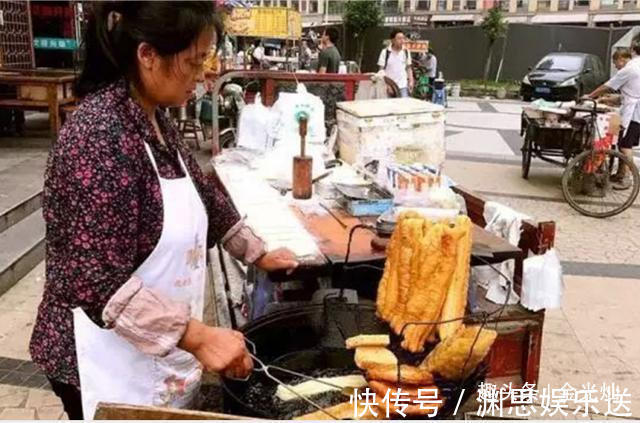 惊呆|美国土豪来中国旅游，在街边买了几根油条，结账后却被老板拦住