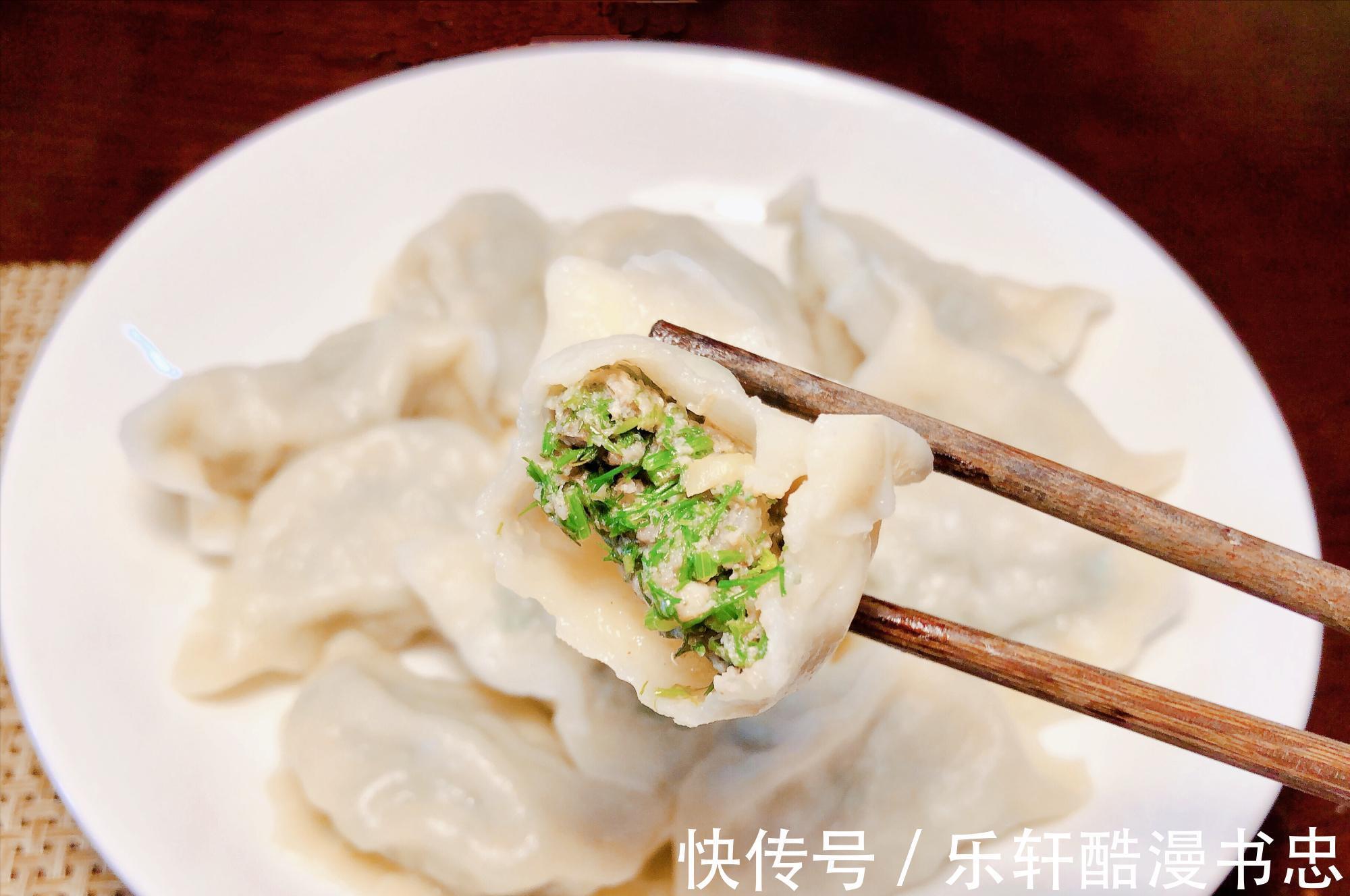 多汁|头伏包饺子，还得用这个菜，皮薄馅大，鲜嫩多汁，老人孩子都爱吃
