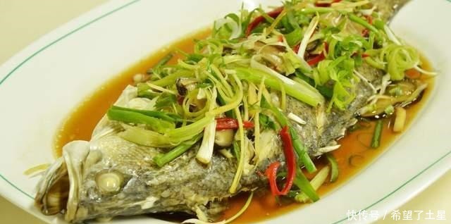 换成|做清蒸鱼时,把料酒换成这味料,肉嫩无腥味,鲜上加鲜味道好