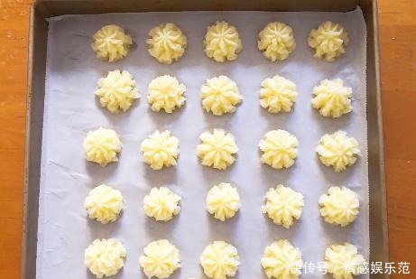 外酥|土豆创意做法火了,1个土豆1个蛋黄,不用油炸,外酥里嫩吃着香