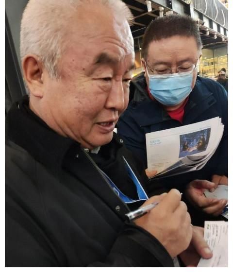 涂们上个月录制节目现场画面曝光 精神状态尚可