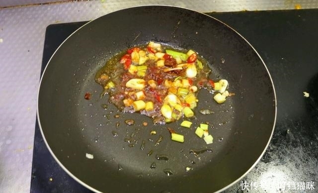 入味|花菜应该直接炒还是先焯水？看看大厨正确做法，花菜入味不油腻