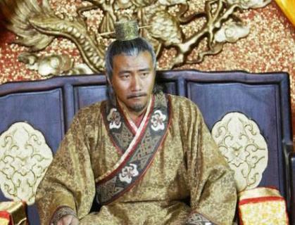 朱元璋|朱元璋巡夜，有士兵见他立刻拔刀相向，他不但没杀反而重金奖赏