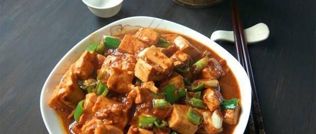 酱香豆腐这样的做法,咬一口,满嘴爆浆别提多好吃了