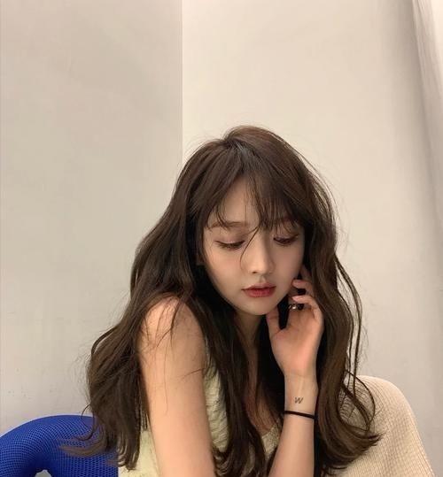 姐妹们 适合小长假换的6款发型,几种风格任你选,时髦减龄显发量