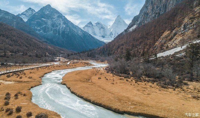 雪山蓝天，走过稻城亚丁的春夏秋冬