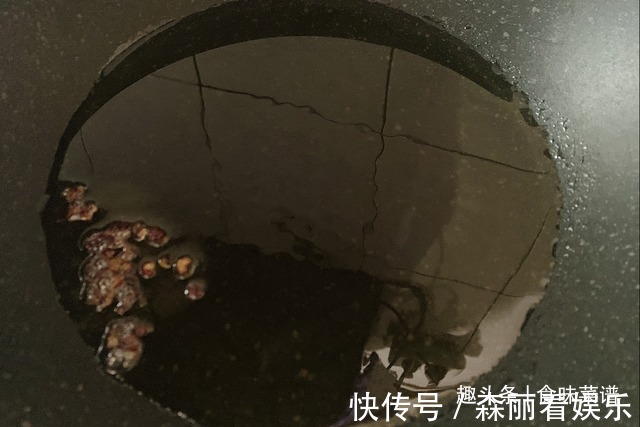 酸菜饺子好吃有诀窍，教你调馅的正确方法和用料，饺子不好吃才怪