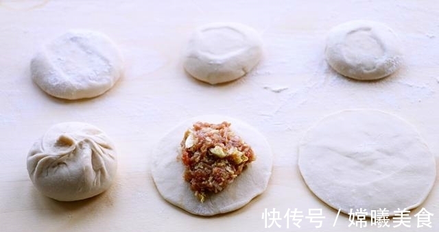 猪肉白菜馅儿饼上桌就被抢光，因为她是这么给猪肉去腥的