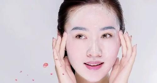 40多岁的女人，别再学小姑娘熬夜了，熬出来的斑斑点点好难打发