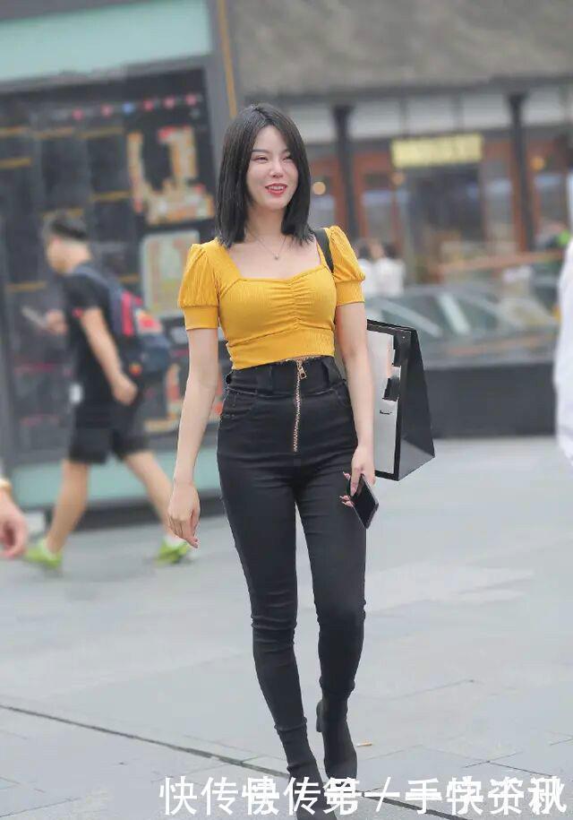 牛仔裤 “阔腿裤”失恋了，今年开始流行牛仔裤，时髦又显瘦