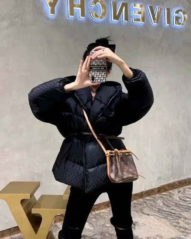 小个子|小个子女生,在冬季穿羽绒服选择多长才合适?