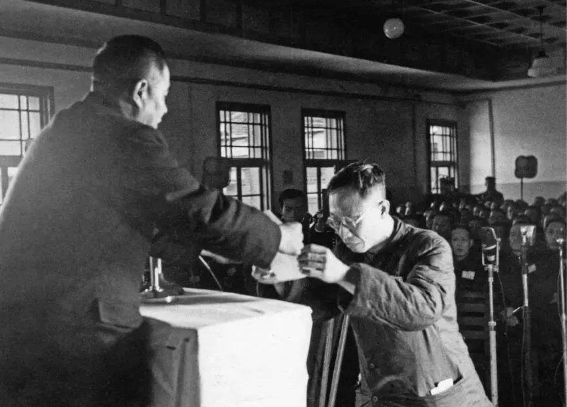 杜聿明等人|杨振宁的岳父说了啥?末代皇帝溥仪听后不高兴,嘟嚷:谁可怜谁呀