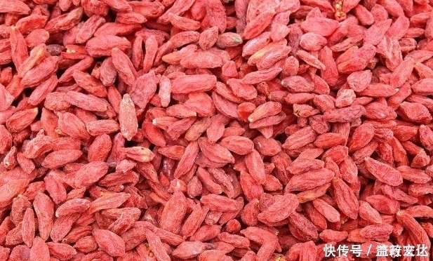 营养师|睡前吃“枸杞”赛人参是真的吗？很多人想错了，营养师告诉你真相