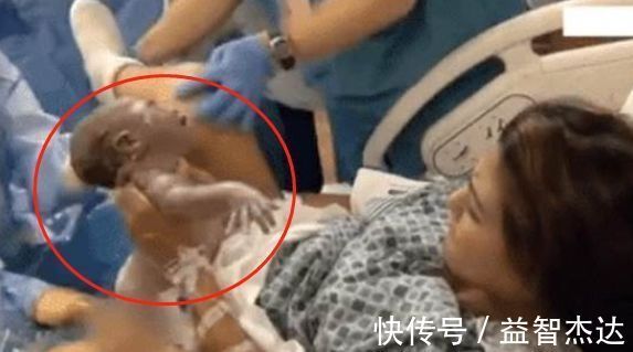 顺产|卡戴珊直播“硬核生娃”,自己动手拽出宝宝,网友:像是在拔萝卜