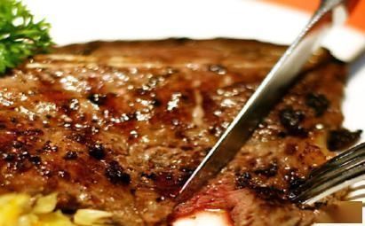 员工|劝告大家国内吃西餐时,遇见点“全熟”的人,店内员工一看就知道是同行