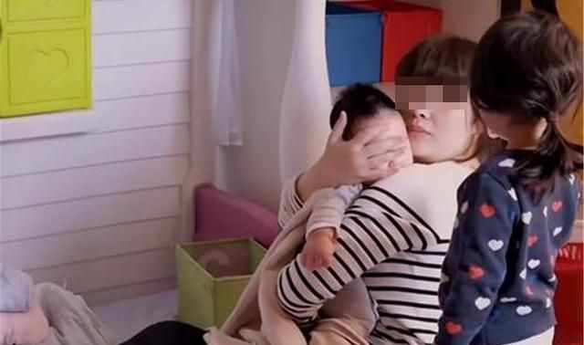 妈妈们|35岁全职妈妈的二胎生活,引起无数网友共鸣:真的是太辛苦了!