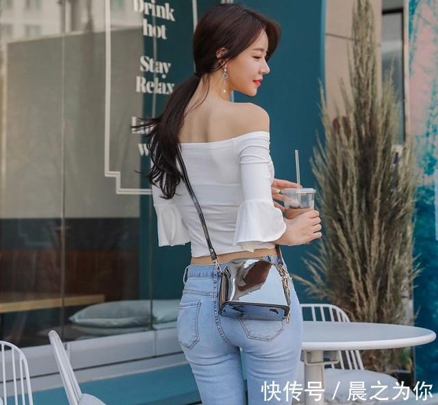 女人味 简单时尚的版型更易搭配,牛仔裤完美提升整体的形象