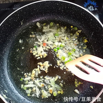 会做这些黄金蛋炒饭，你比大厨都牛气
