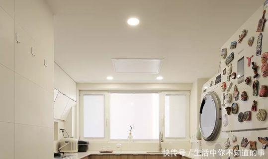 沙发|老公硬在沙发墙上凿个“窗户”马桶上方打柜子,完工后我懵了