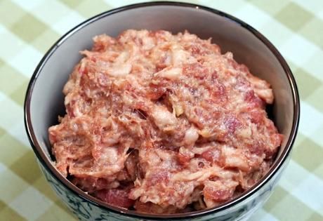 拌肉馅时,用熟油还是生油教你正确做法,肉馅鲜嫩多汁还不腥