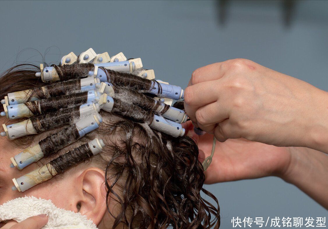 卷度 烫发一个月后头发就直了，烫发能保持多久？了解这三点烫发不迷路