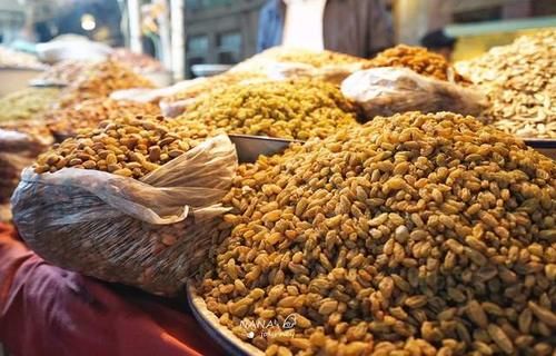  南疆的这个夜市，汇聚各种当地美食，非常有生活的气味