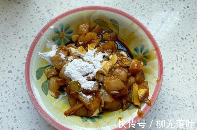 天冷了，就喜欢这种懒人盖浇饭，有菜有肉又有汤，拌米饭超香！