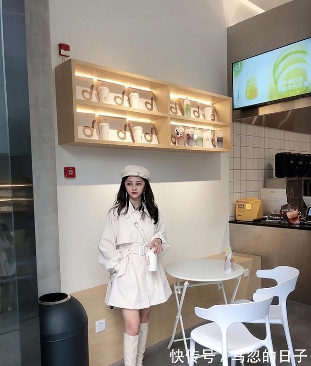 高跟鞋 个矮的女人,放弃短靴吧!试试这4双“高跟靴”,不仅时尚还显高!