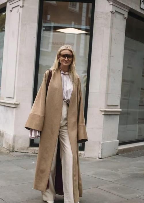 ?女人到了中年，这才是你该有的穿搭：大衣+阔腿裤，时髦又减龄