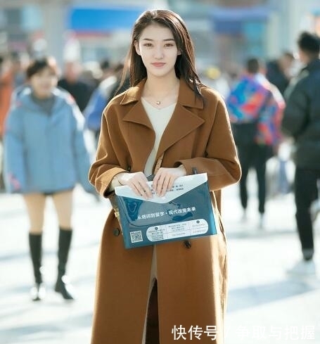 淡蓝色 秋冬穿搭,颜色搭配很重要!这几种常见颜色的搭配实用又好看!