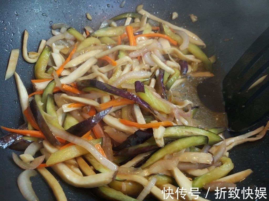 炒制|杏鲍菇和茄子的完美组合,简单炒一炒,鲜香入味又好吃